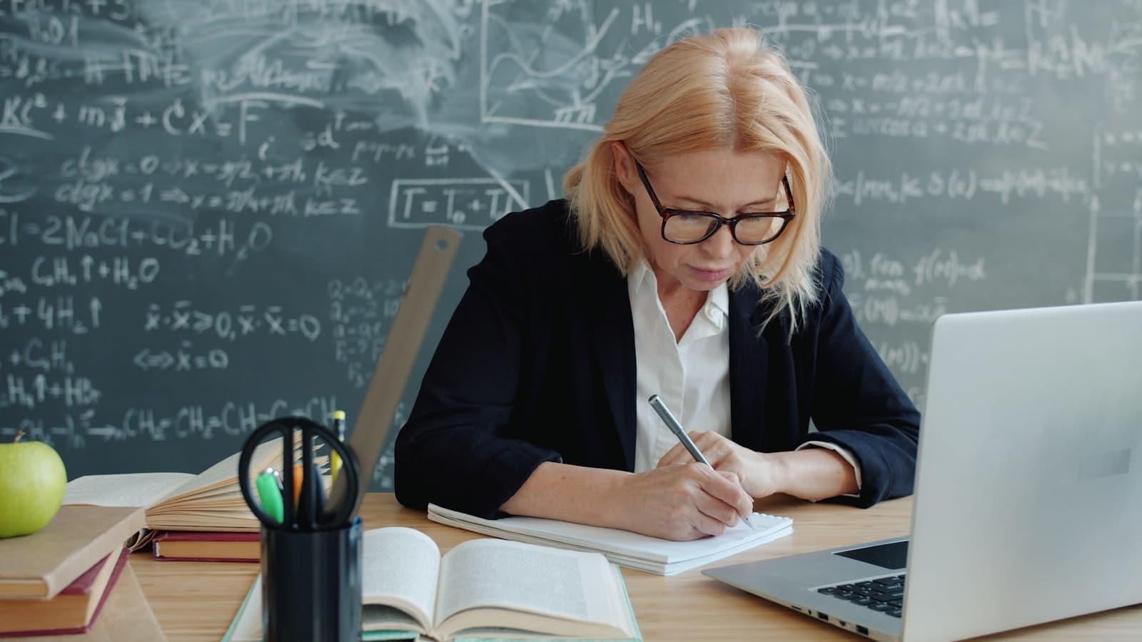 Cómo redactar objetivos de aprendizaje en primaria: ejemplos y verbos